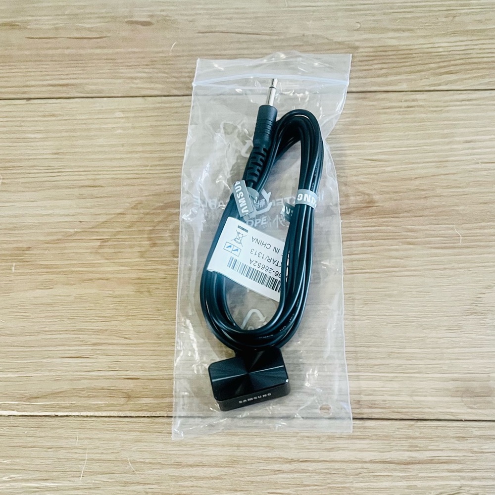 NWT Samsung OEM Part: BN96-26652A IR Extender